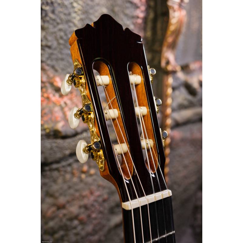 Фото PEREZ 650 Cedar - Гитара классическая 4/4 Перез