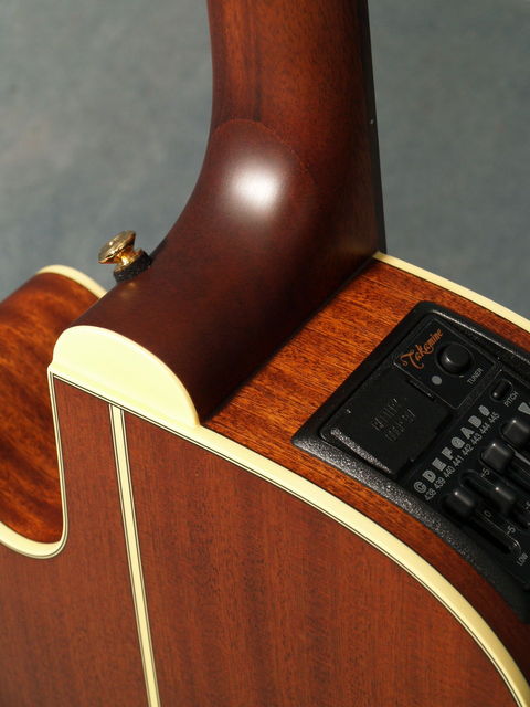 Фото Электро-акустическая гитара TAKAMINE PRO SERIES 3 P3NC NEX CUTAWAY NATURAL W/CASE