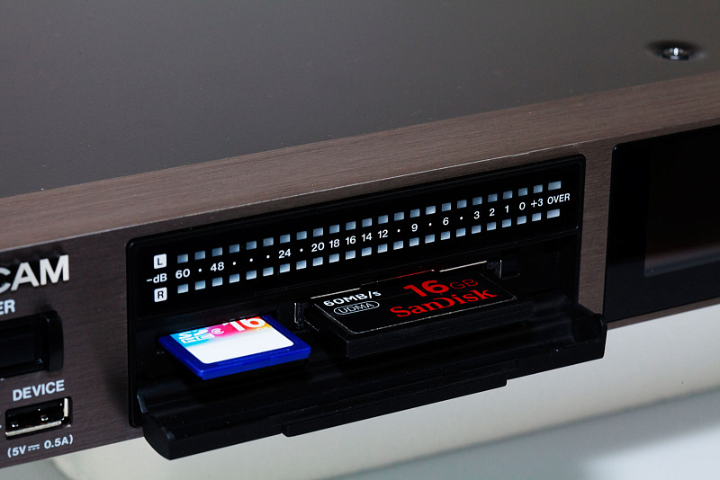 Фото TASCAM DA-3000