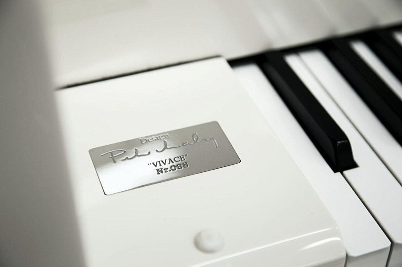 Фото Белый кабинетный рояль Sauter 210 Vivace Peter-Maly-Edition White Polished