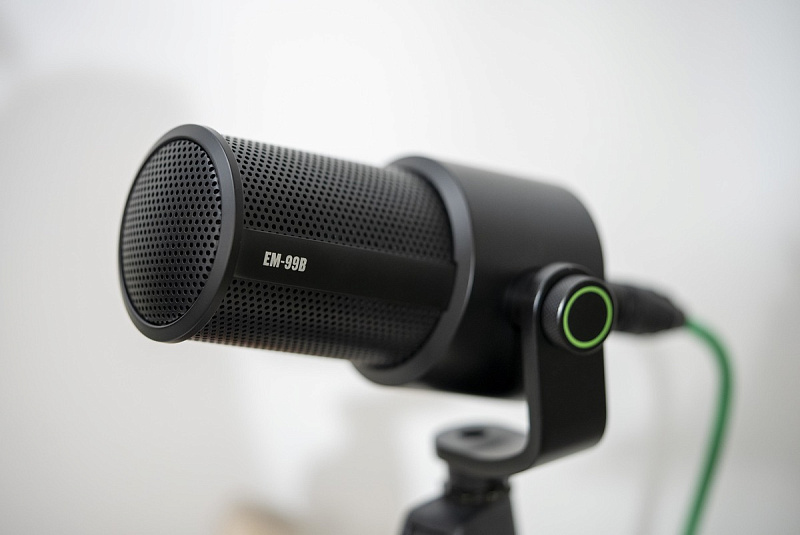 Фото USB-микрофон MACKIE EM-99B